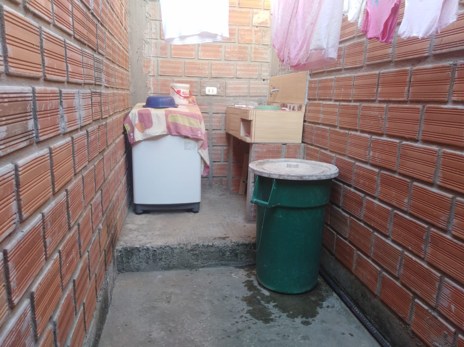 Casa familiar 1 piso en venta – 6 dormitorios + Cochera. Cerca a Aeropuerto